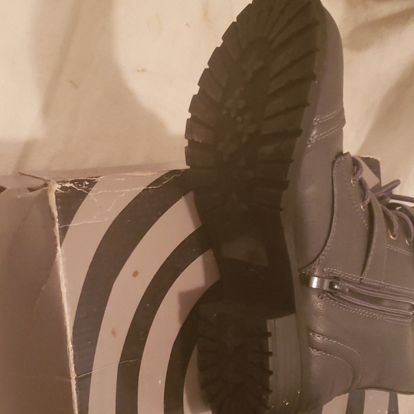 Womens boots - Picture 3 of 3